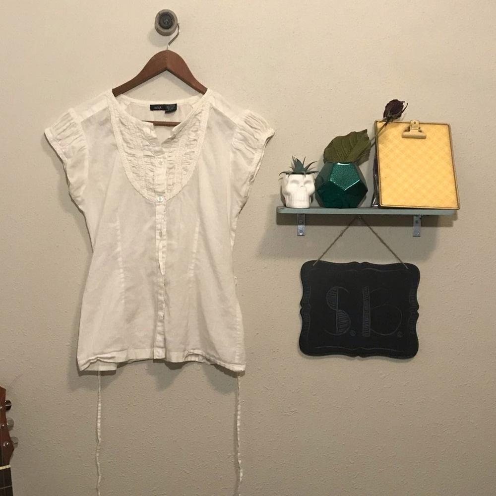 Aziz white short sleeve blouse size L